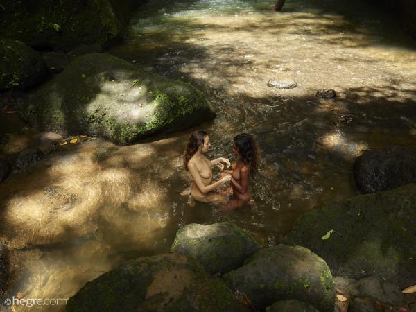 Clover und Putri Bali Wasserfall #24