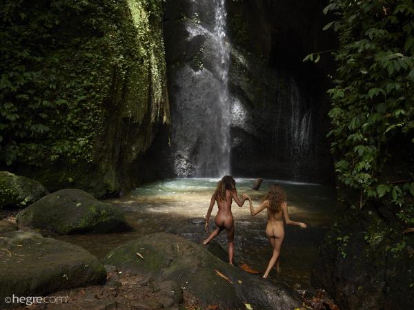 Clover und Putri Bali Wasserfall #8