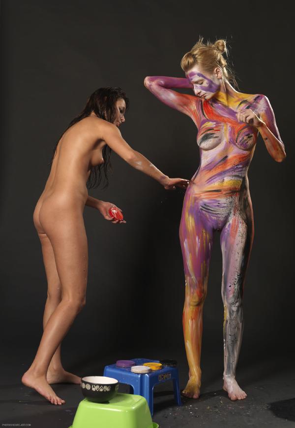 Έρικα και Καρολίνα ζωγραφική σώματος #39