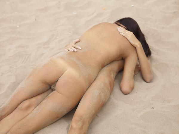 Gloria og Nicole sex på stranden #46
