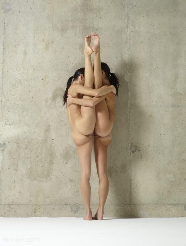 Julietta and Magdalena acrobatic art #19